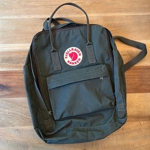 FjallRaven Kanken Backpack Forest Green - Forest Green - used